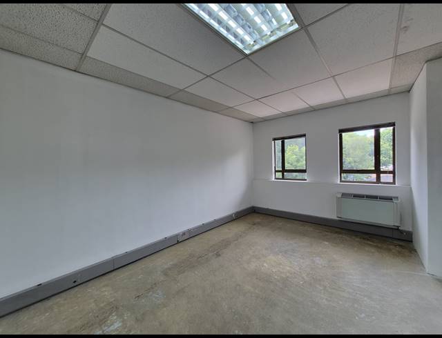 320M² OFFICE TO LET IN HYDE PARK
